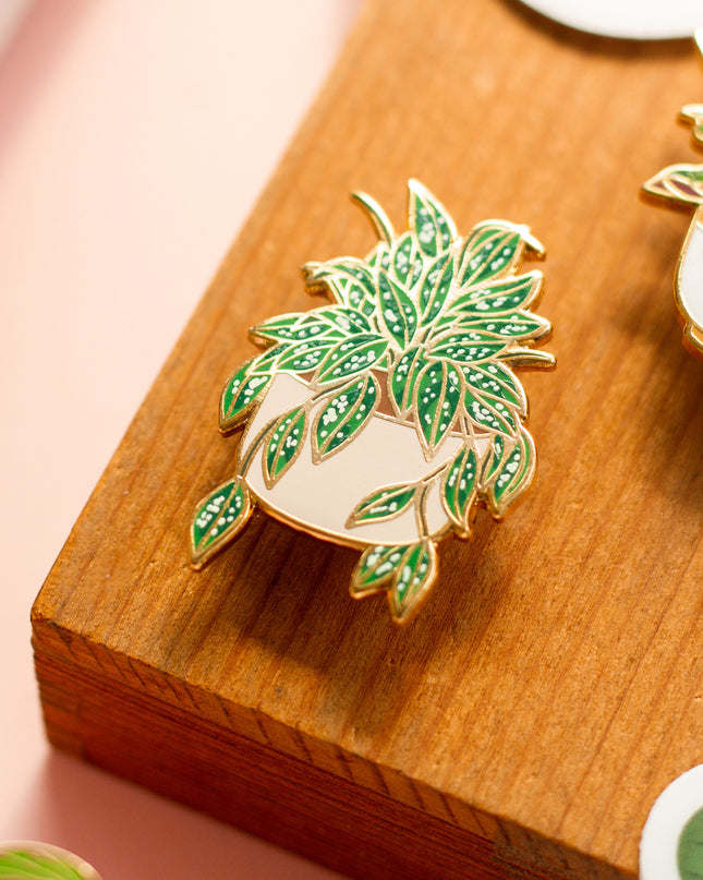 Hoya Splash Enamel Pin